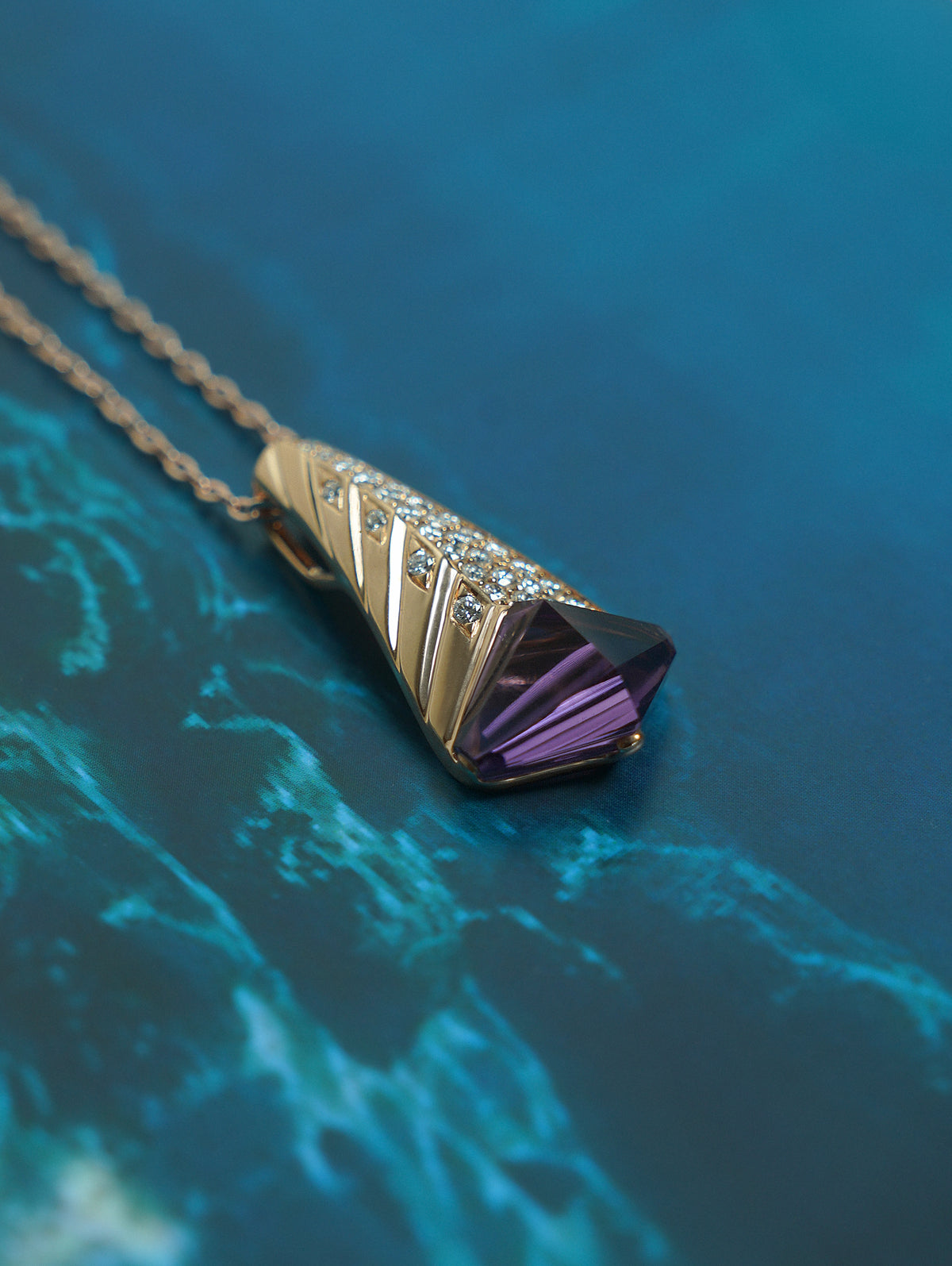 Vespara Pendant