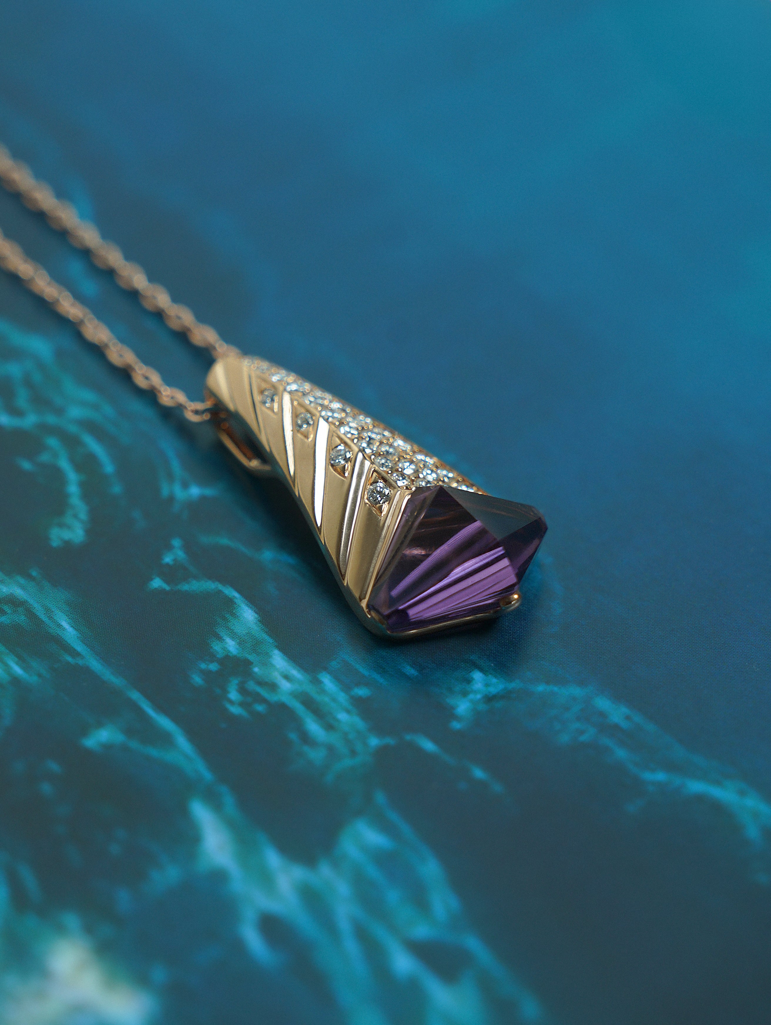 Vespara Pendant